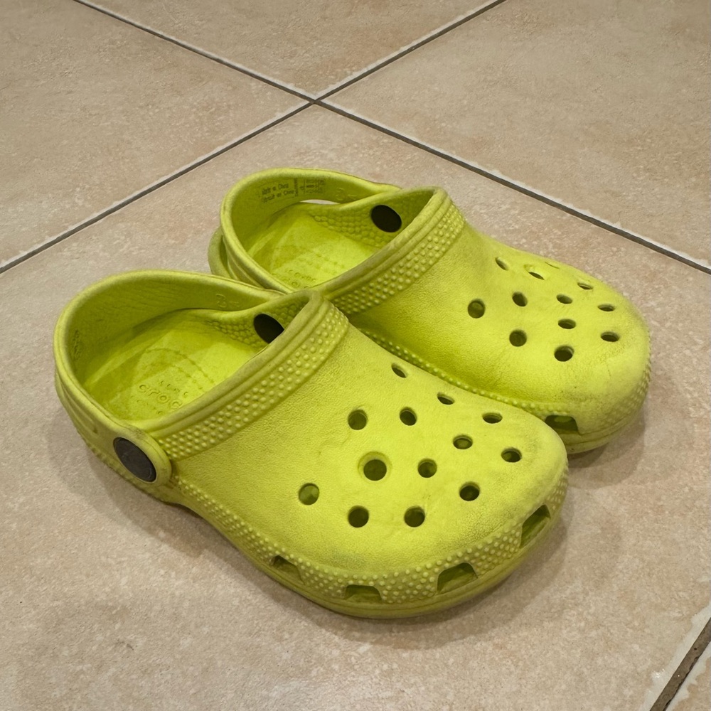 Crocs toddler size 9